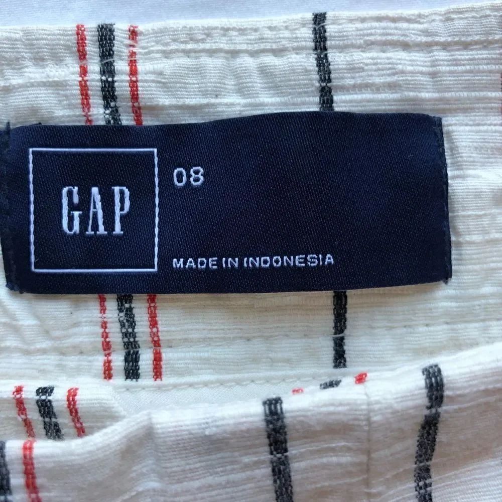 GAP shorts cream with black and red stripe side seam pockets Size 8 - Picture 3 of 7